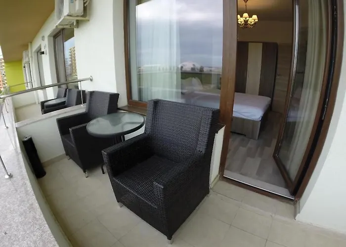 Maxx Aparts Summerland Sunwaves *